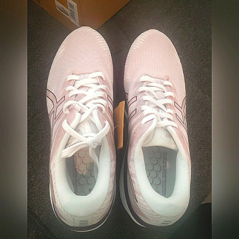 Brand New ASICS. With tags. Size 8.5 only tried on. Color:Barely Rose/Deep Plum